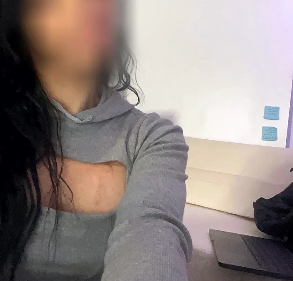 Ellie, 20