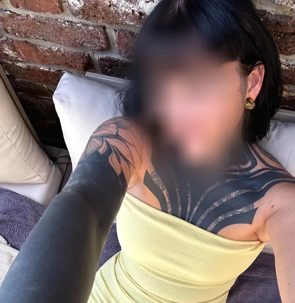 Ewa, 35