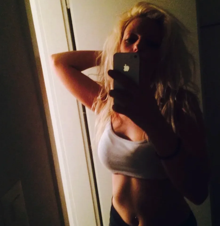 Ewa, 33