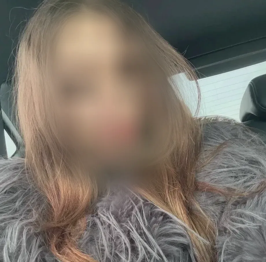 Nicola, 19