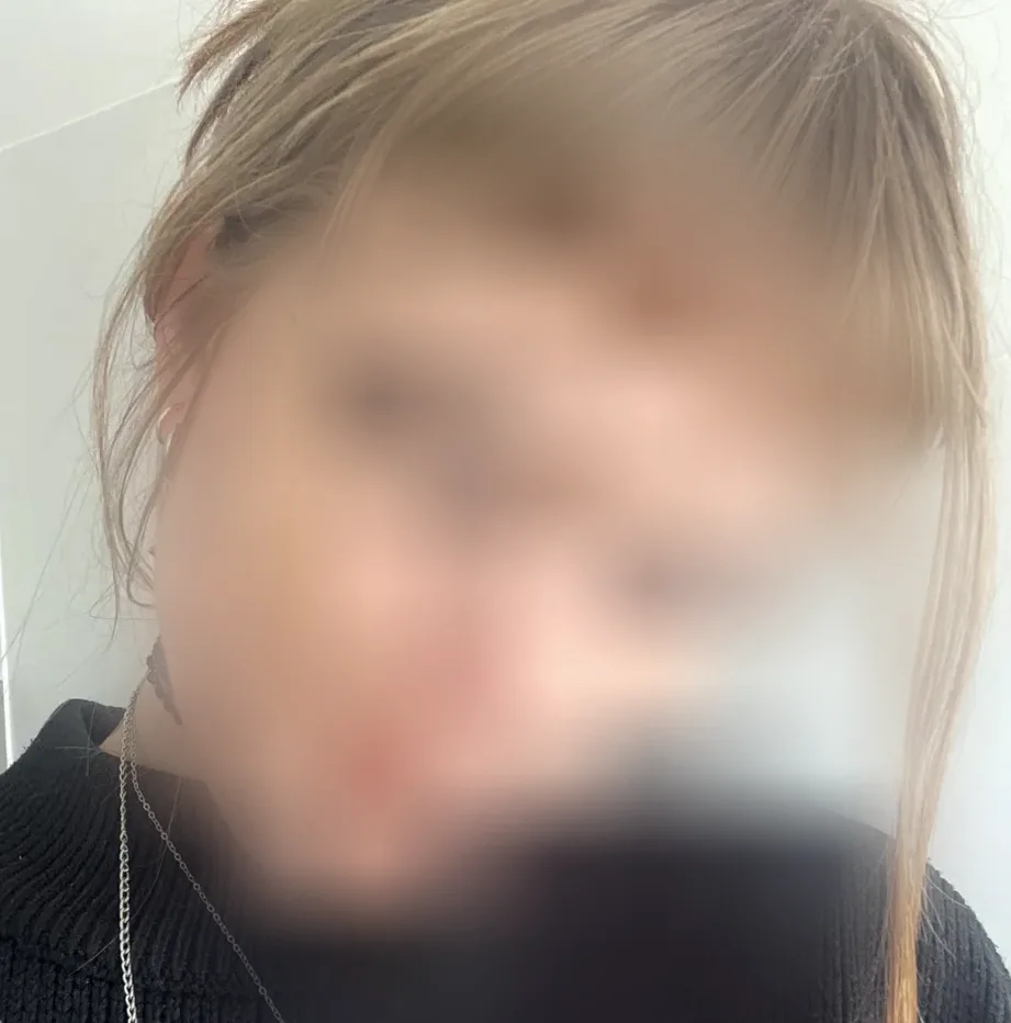 Nour, 19